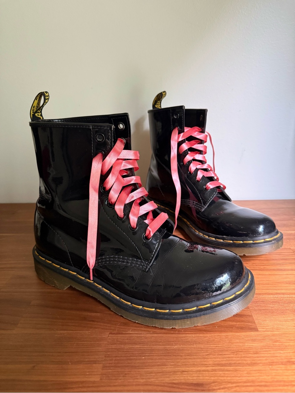 Dr Martens 1460 Black Patent Leather Pink Ribbon Laces 8-eye Boots, size 9